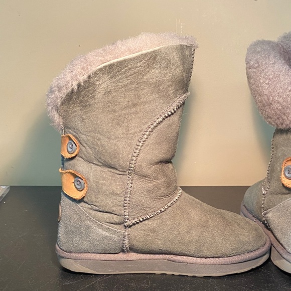 Emu Charcoal Boots with Camel Button Details. Ladies size 6 - Picture 9 of 13